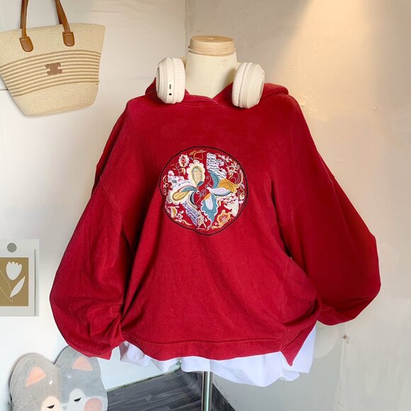 Boutique Sweaters - Stunning Floral Embroidered Sweatshirt Red